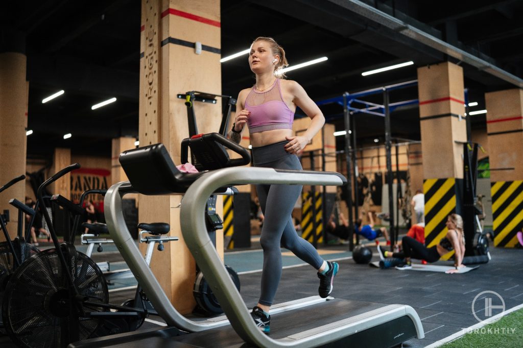 Torokhtiy Female Workout on Treadmill