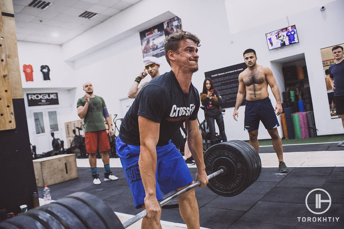 WBCM Deadlifing in rogue gym