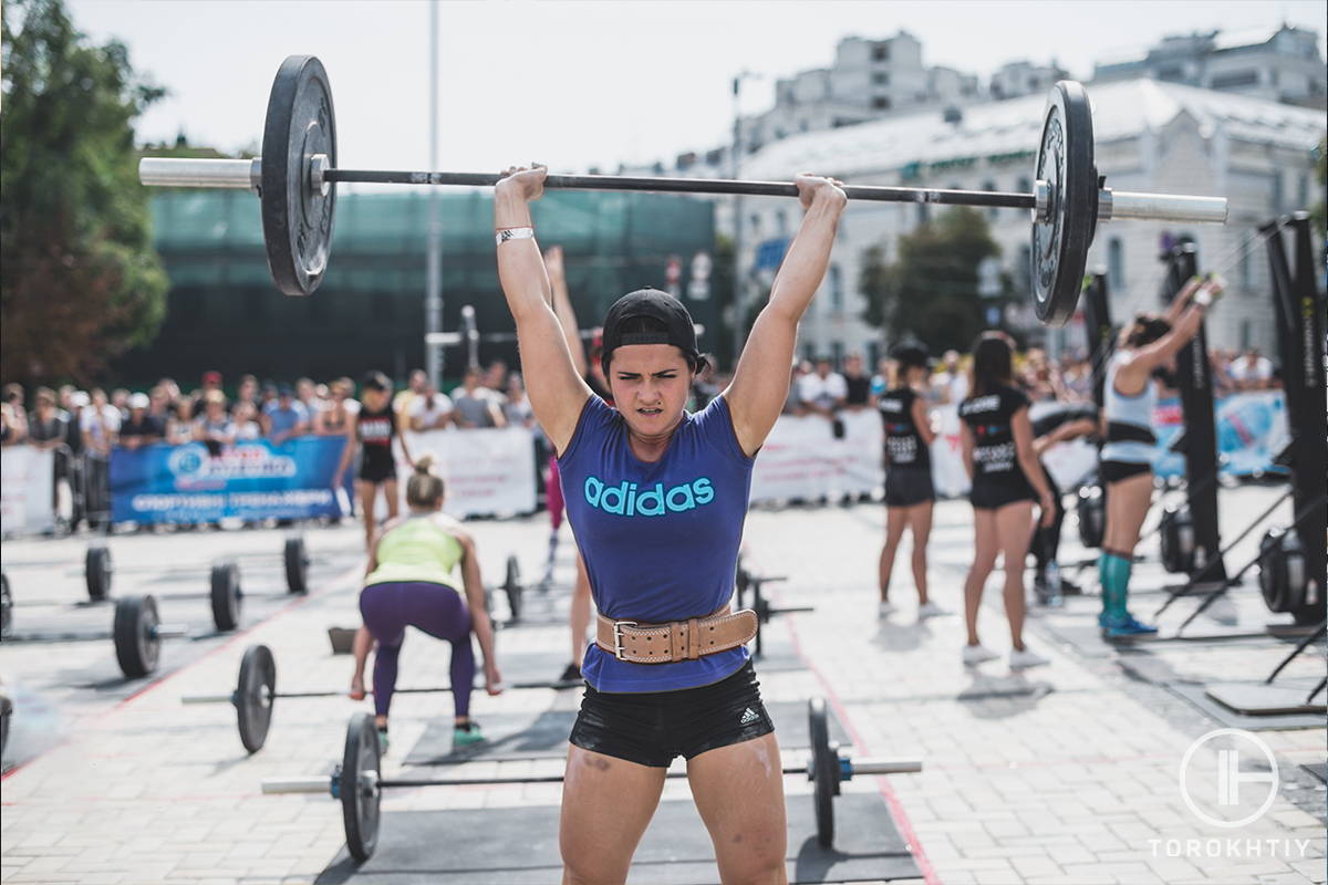 WBCM young athlet performing snatch