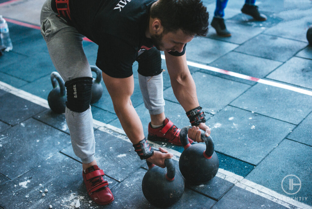 lifting two weights at the same time