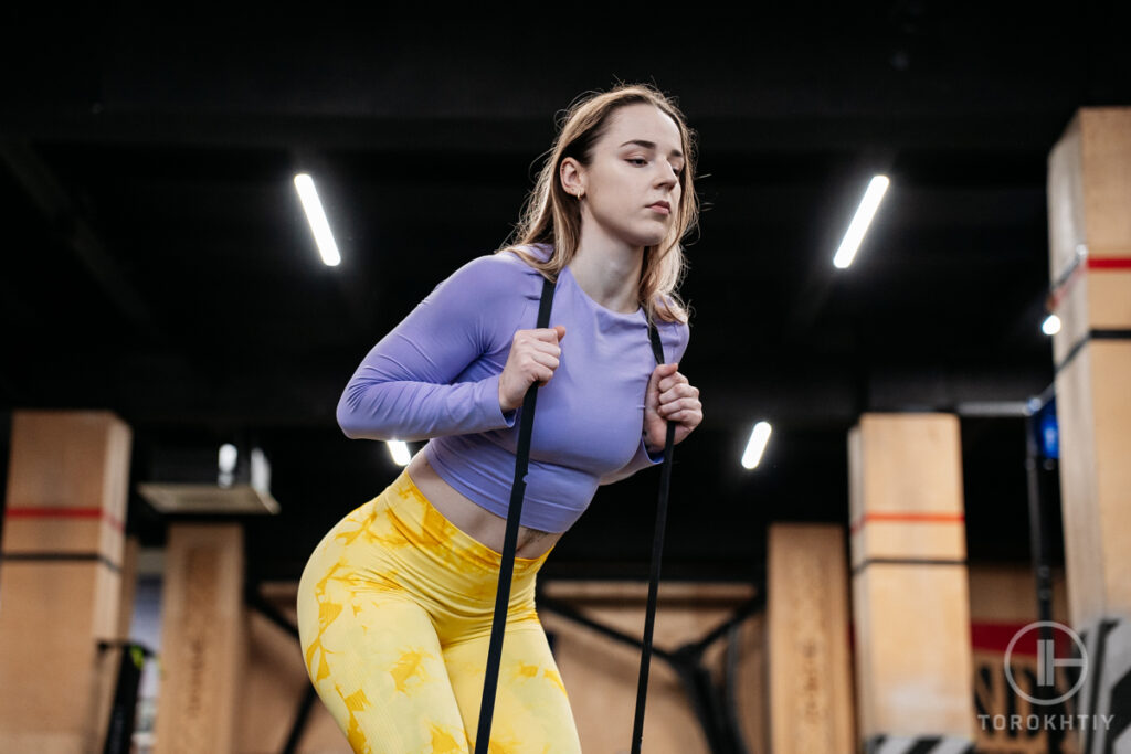 resistance band deadlifting