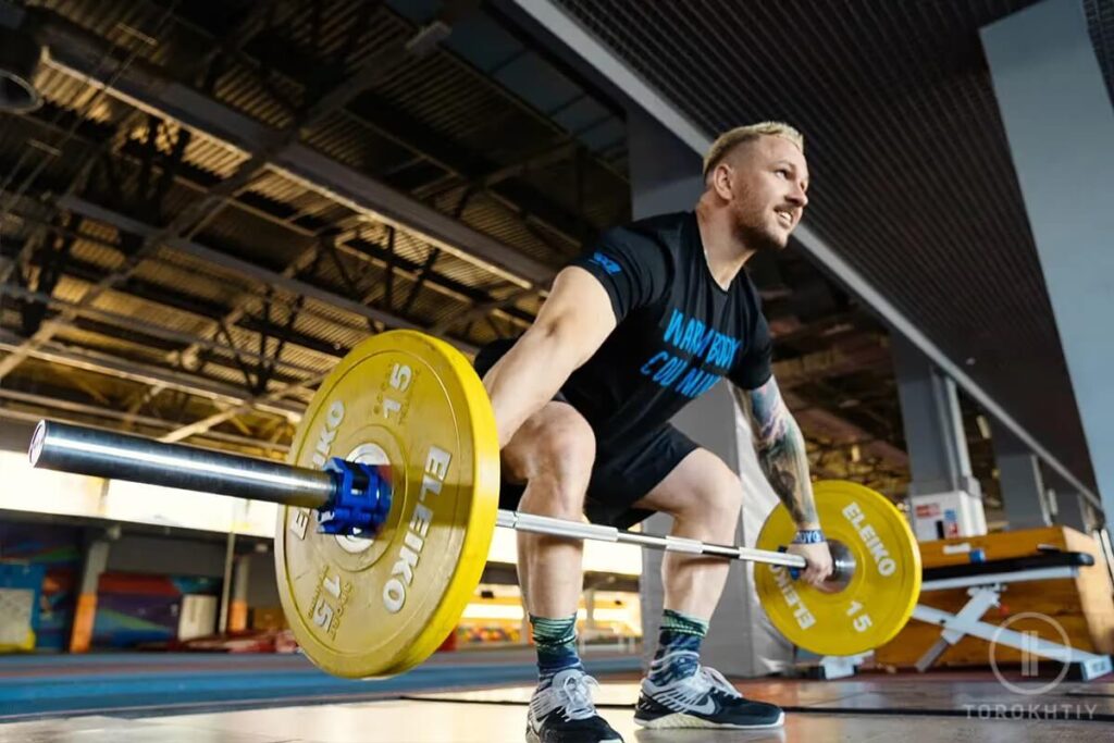 Eleico Plates During Squat