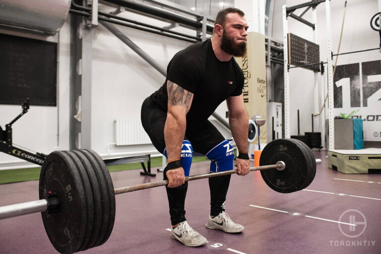 Using Knee Sleeves for Deadlift: Pros & Cons