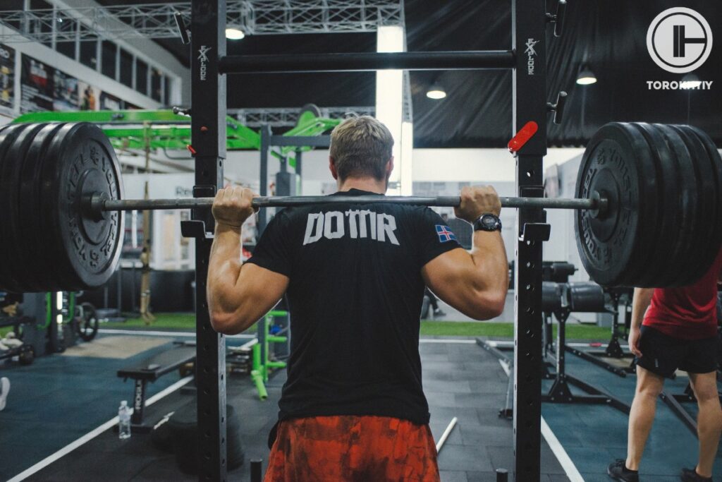 Squatting in The Gym