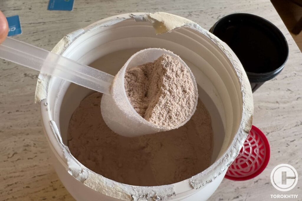 mass gainer in scoop