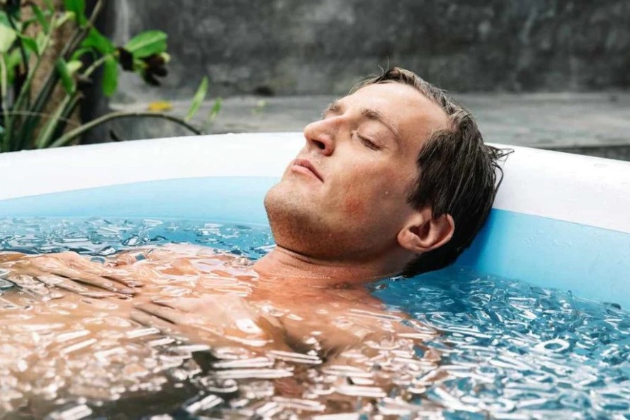 A man taking a cold bath