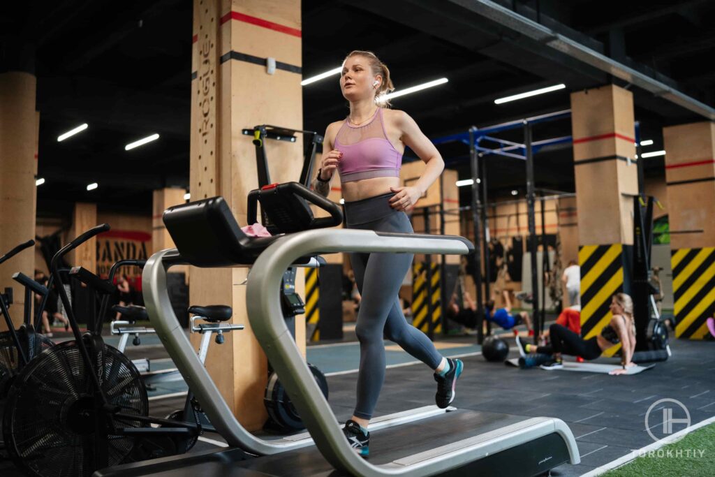 woman training on tradmill