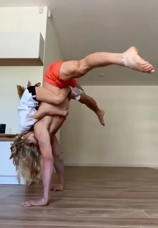 Press Handstand