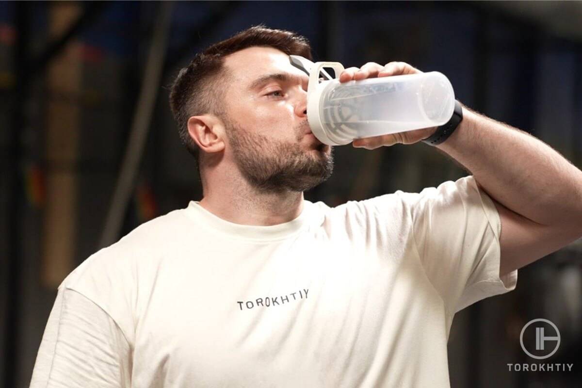 Oleksiy Torokhtiy drinking protein