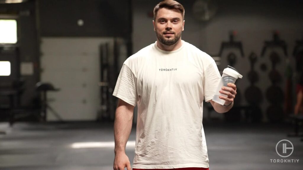 Taking supplements in gym torokhtiy