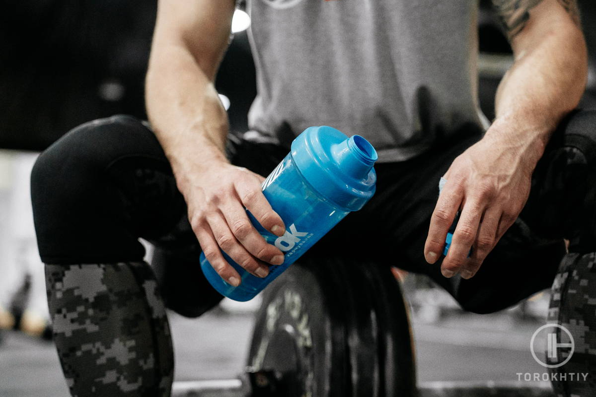 Athletes drinking pre-workout