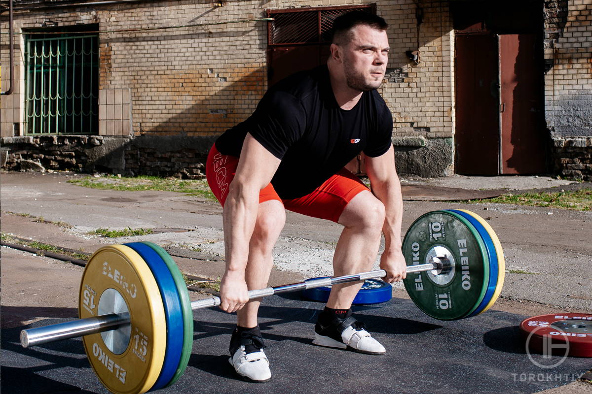 Oleksiy Torokhtiy do powerlifting outdoors