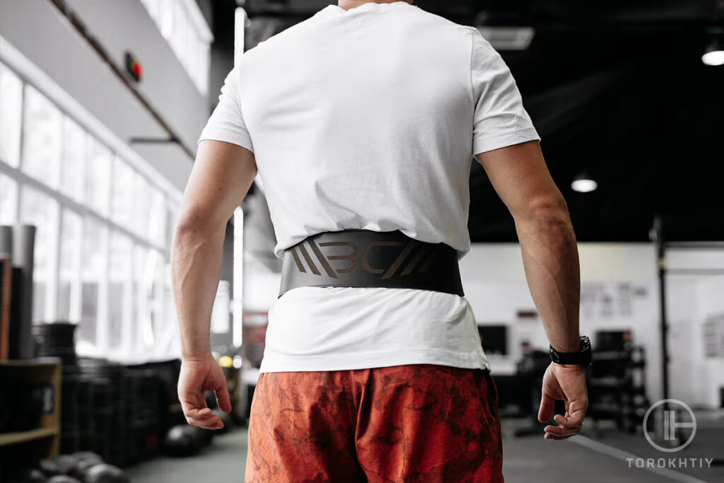 Powerlifters Wear Lifting Belts