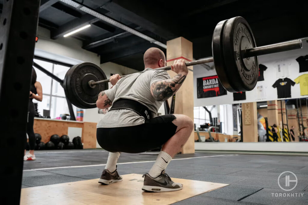 squats in gym