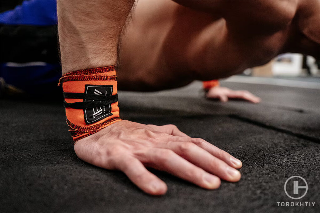 push ups using wrist wraps