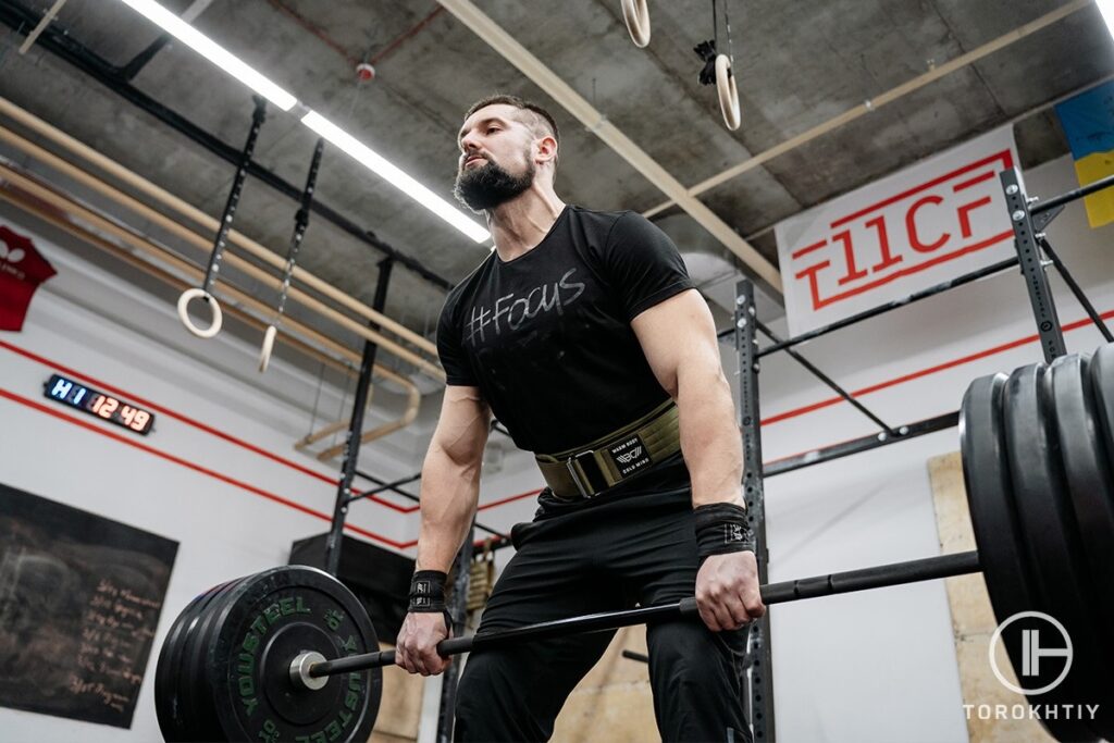 Deadlift with nylon Belt