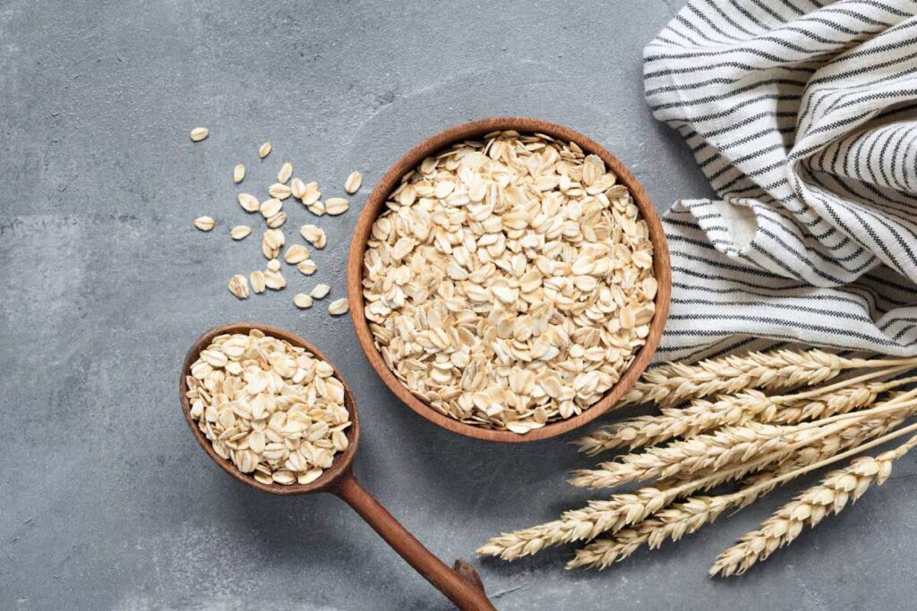 oats in the bowl on the table