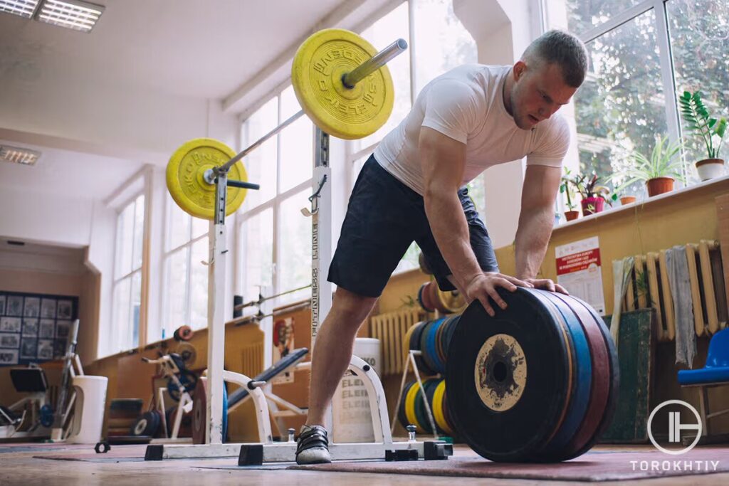 athlete inspects squat stand