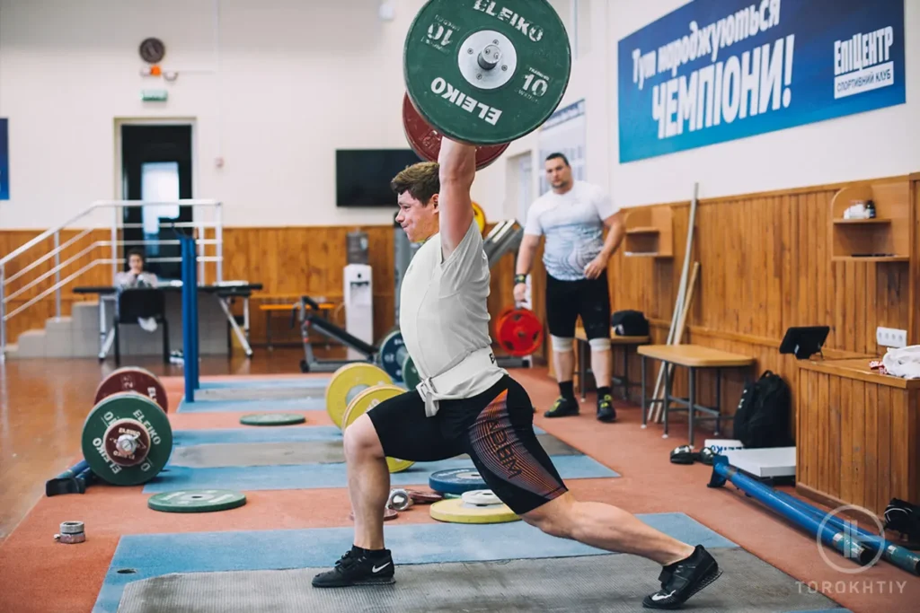 Man lifts in shoes