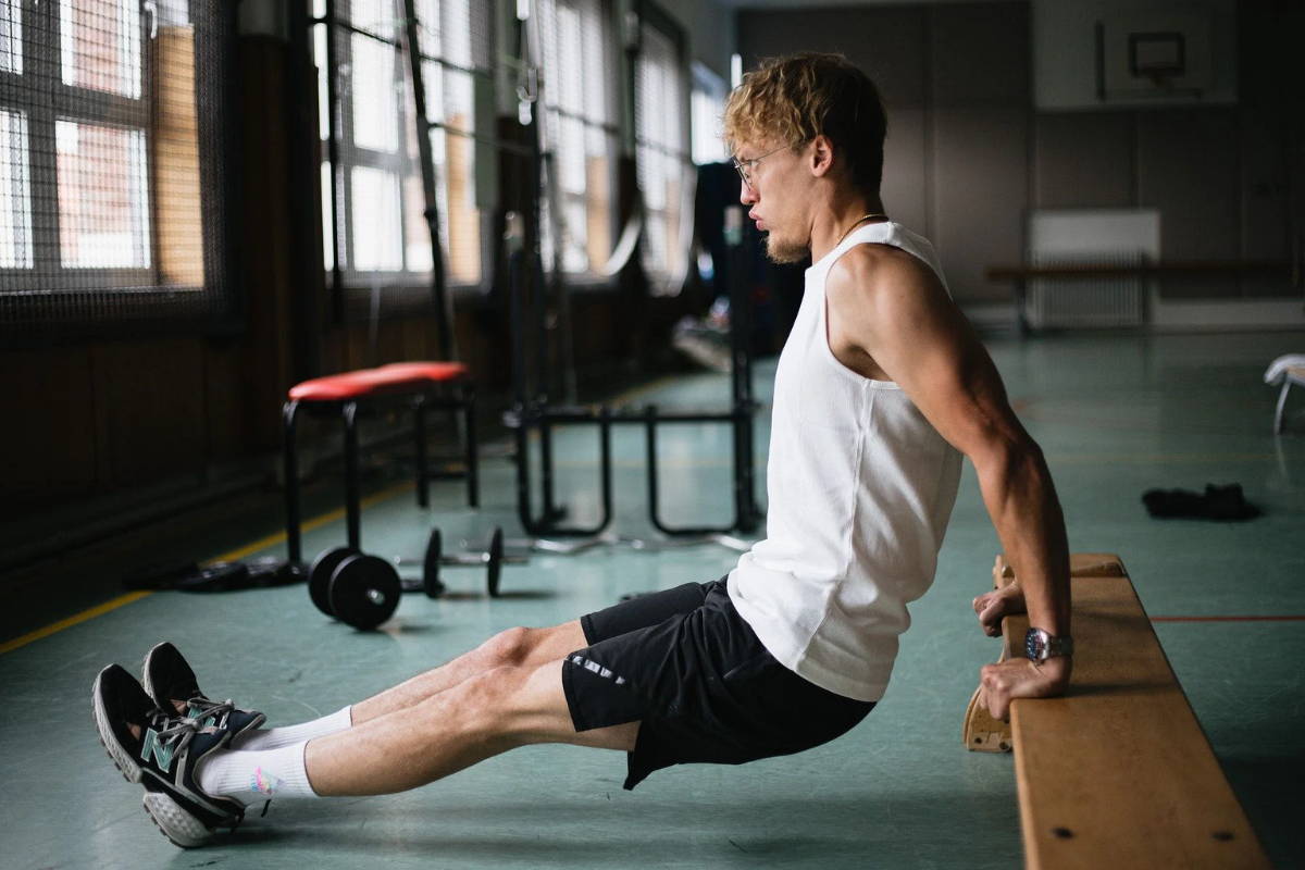 athlete doing box dips