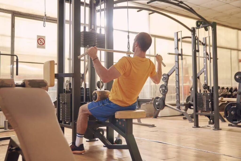 lat pull down training in gym