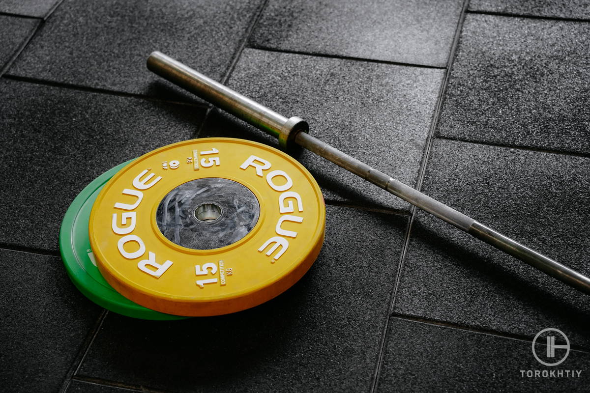 rogue-olympic-bar-lay-on-the-floor