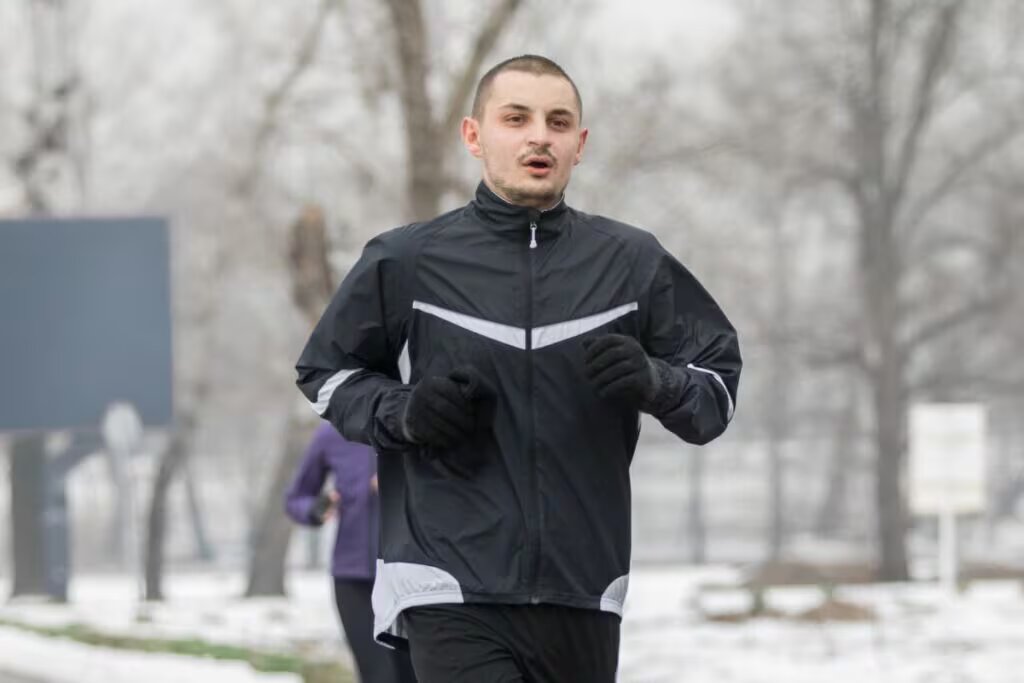 running gloves can withstand frosty winters