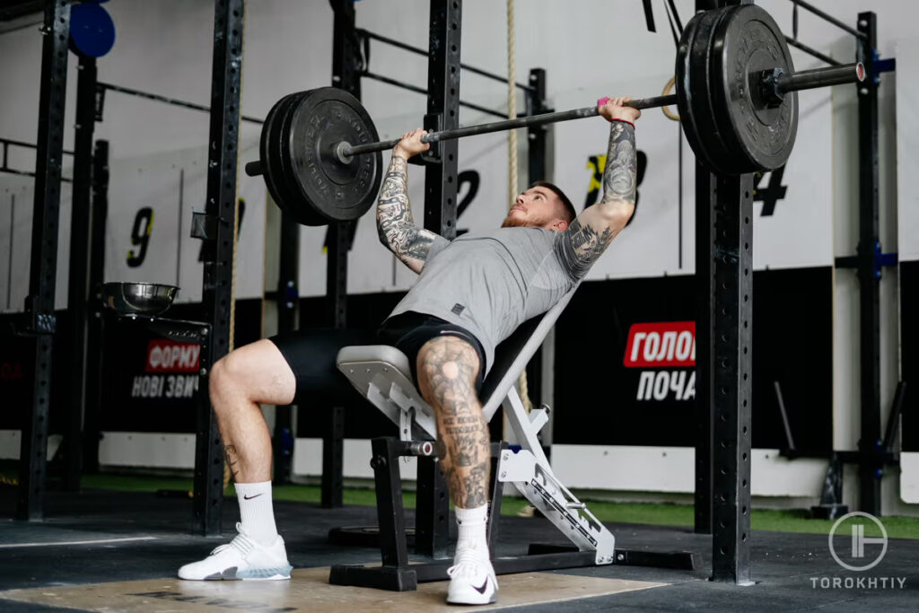 Bench Press in gym